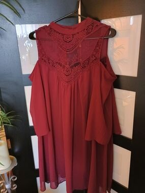 NWOT Burgundy Lace & Chiffon Cold-Shoulder Long Sleeve Dress